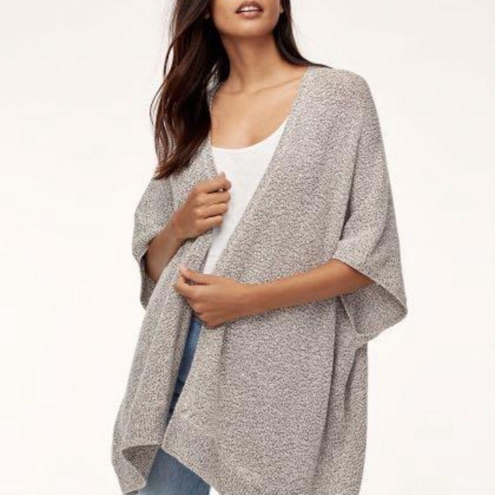 Aritzia Community Iconic cape XS/S in VGUC